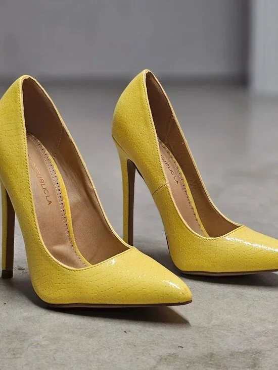 Yellow High Heel Pumps With Faux Snakeskin Texture & Pointed Toe Design - Picture 9 of 16